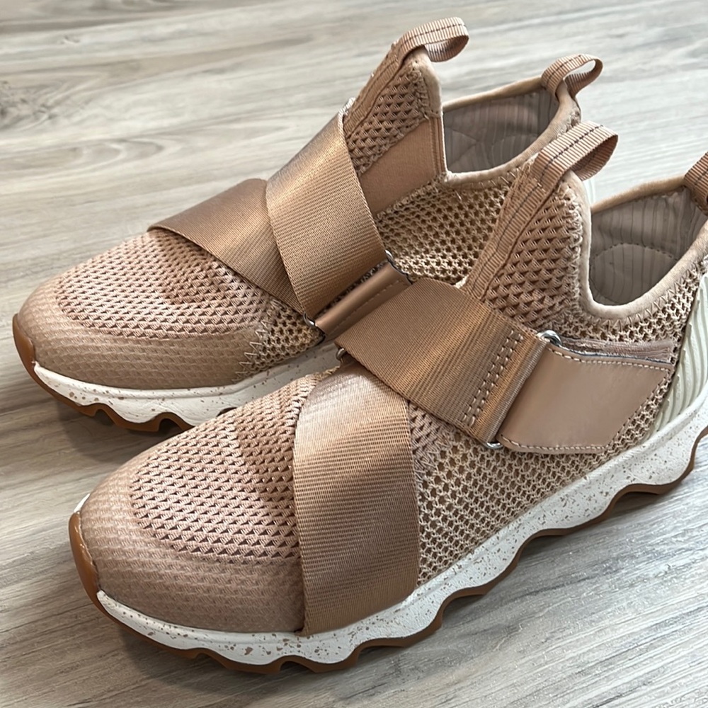 Like new! Sorel sneakers. Size 7.5